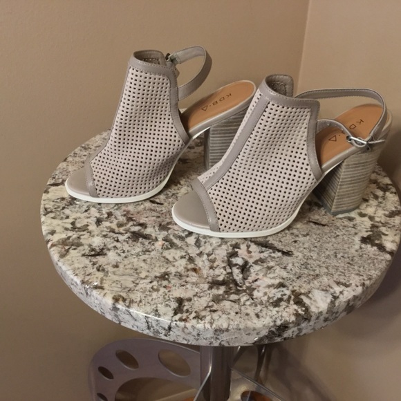 Kelsi Dagger perforated leather shoes . Size 8M - Picture 3 of 8